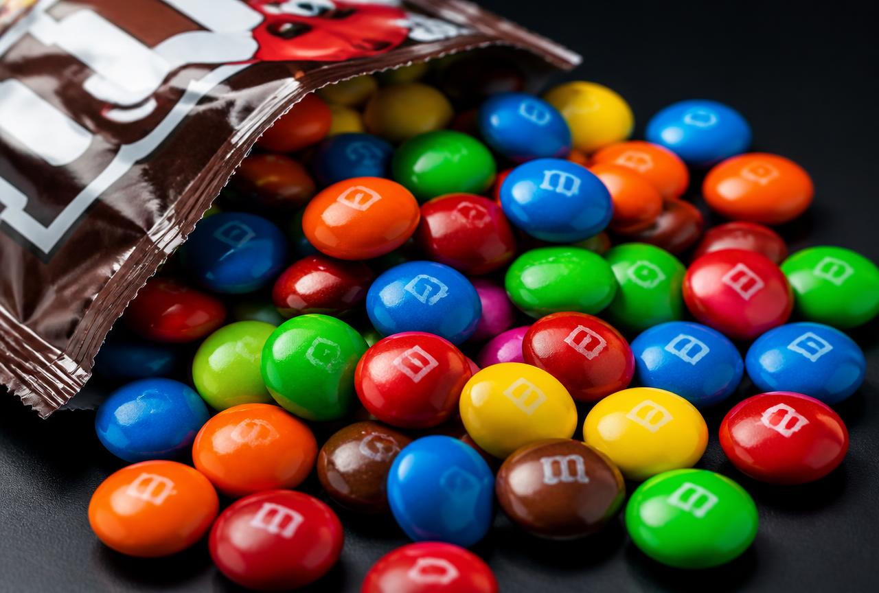 Confeitos de chocolate coloridos